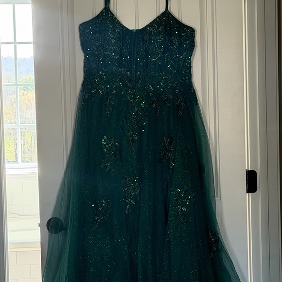 David's Bridal Jules & Cleo Emerald Green Beaded Floral Glitter Tulle Gown - Picture 10 of 11
